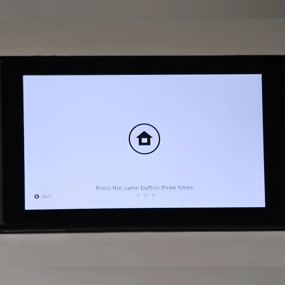 Nintendo Switch Console HAC-001(-01) JoyCon, 4 Controllers, 2 Chargers, More - Picture 4 of 12